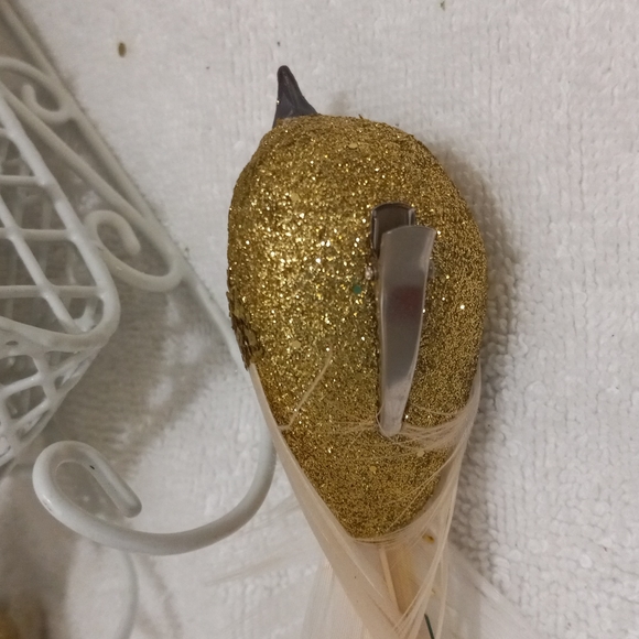 8 Decorator Birds, 2 white sleighs,mesh garland - Picture 4 of 8